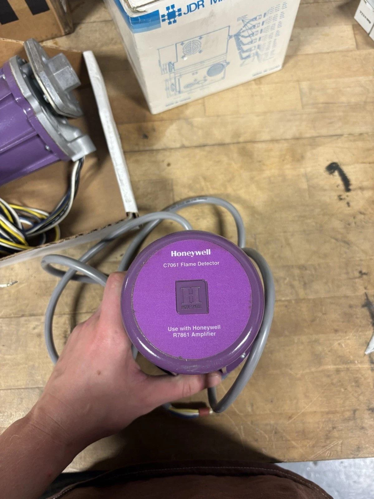 NEW NO BOX Honeywell C7061A1004 Flame Detector 1 C7061A1004 0