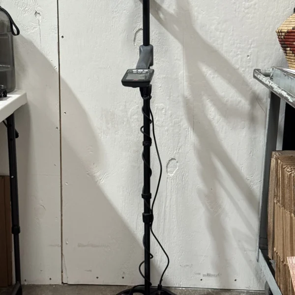 Minelab EQUINOX 800 Multi-IQ Waterproof Metal Detector with Headphones - Used