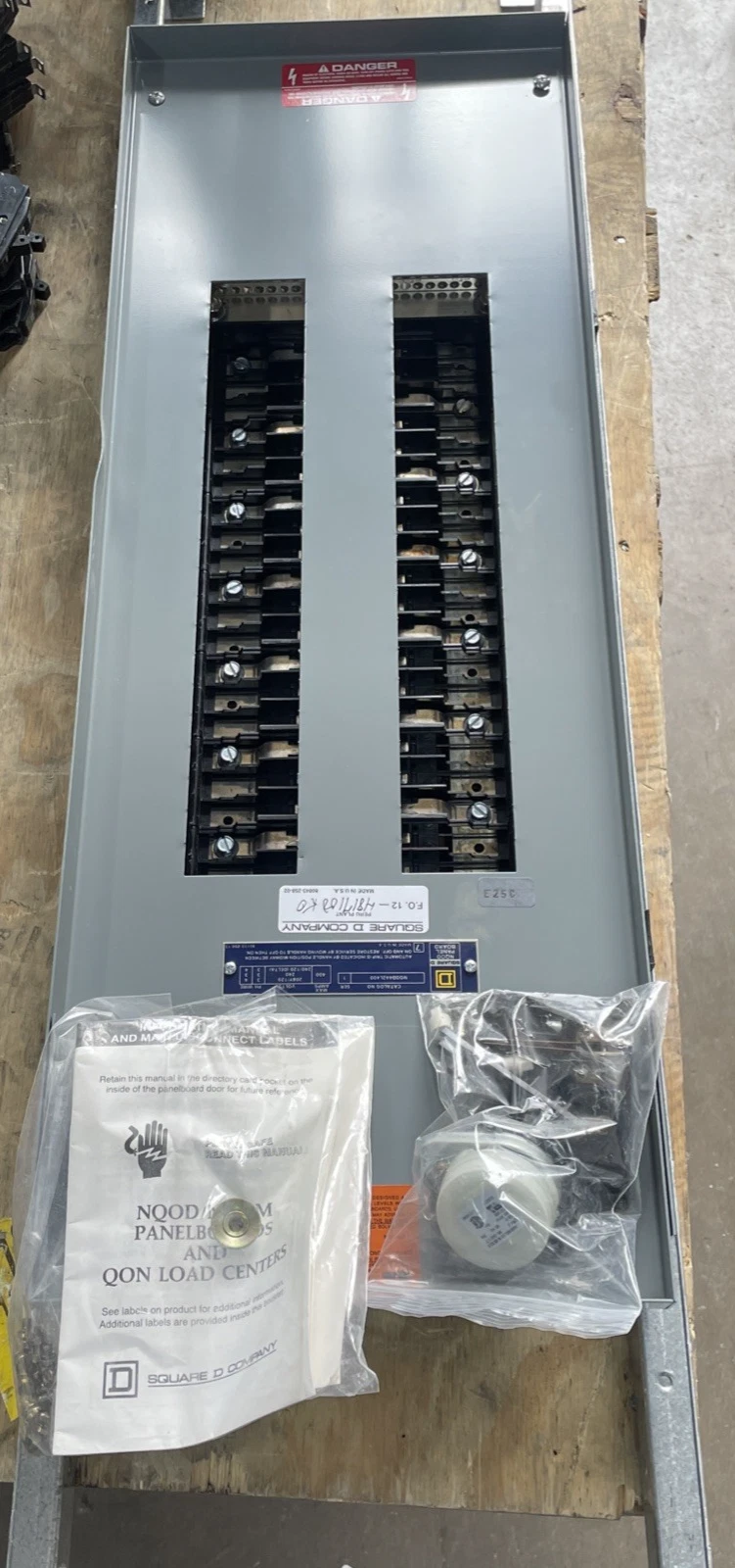 NEW OLD STOCK SQUARE D 400A 3 PHASE 4 WIRE NQOD442L400 INTERIOR 1 NQOD442L400 0