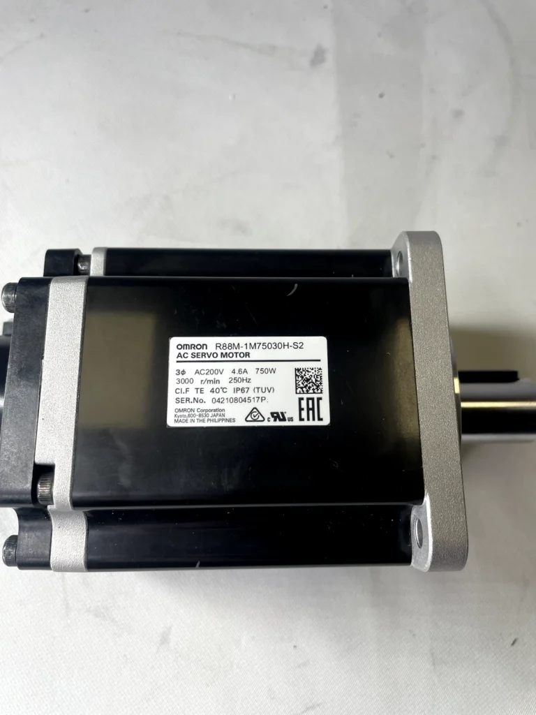Omron R88M-1M75030H-S2 1PC New Servo Motor Expedited Shipping 1 R88M 1M75030H S2 0