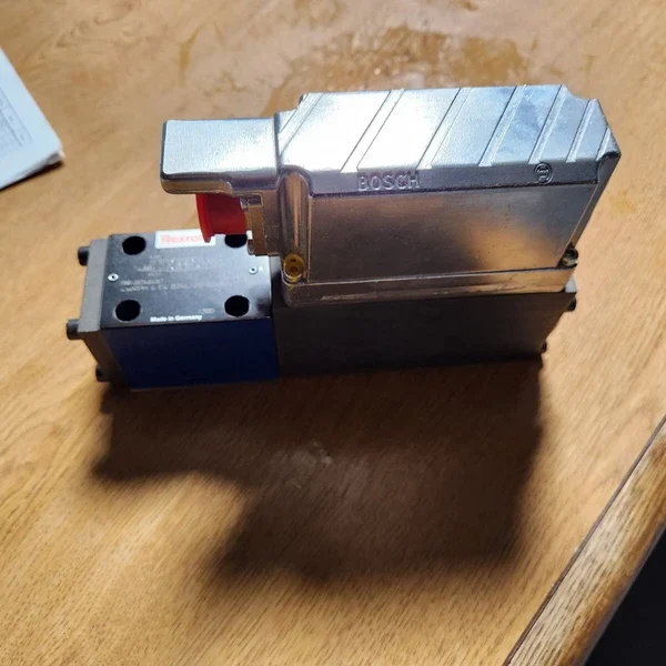 Bosch Rexroth 0811404167 proportional directional valve