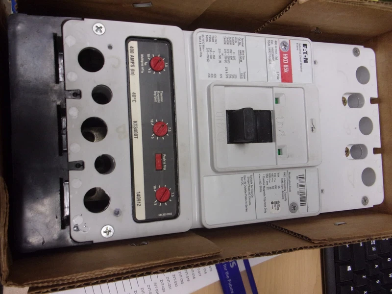 Eaton Cutler-Hammer KD-3400F Circuit Breaker K-Frame 3 Phase 400 Amp W/trip unit 2 KD 3400F 0