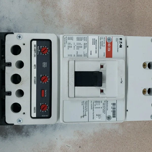 New Take Out Eaton Cutler-Hammer KD3400F Circuit Breaker 300A Trip