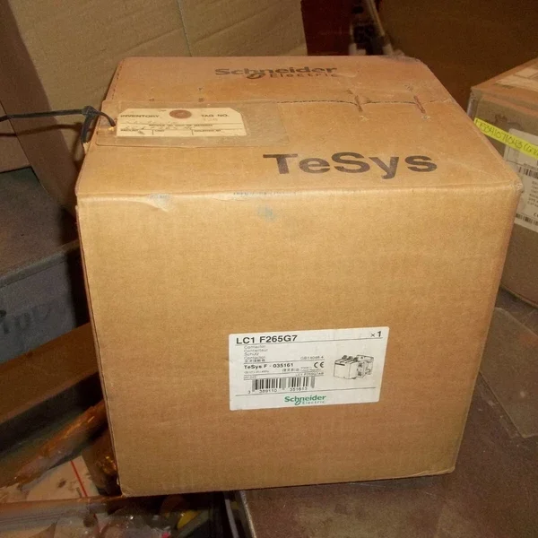 NEW IN SEALED BOX SCHNEIDER LC1F265G7 CONTACTOR 120/127V 400HZ (661)