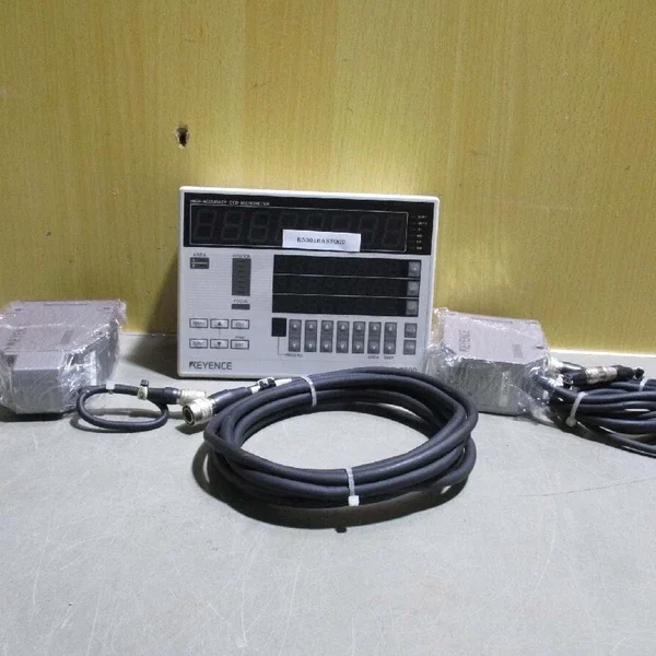 KEYENCE LS-7000 HIGH ACCURACY CCD MICROMETER Sensor head LS-7030T LS-7030R used