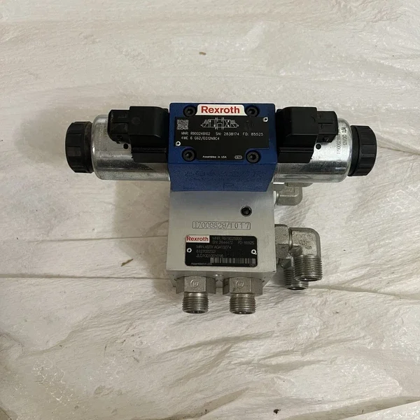 Rexroth R900248102 Directional Spool Valve With R978025999 Assembly New