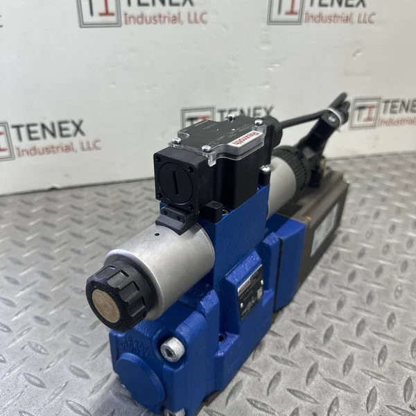 Rexroth Valve R900954260 4WRTE 10 V50l-46/6EG24ETK31/A1M E-8