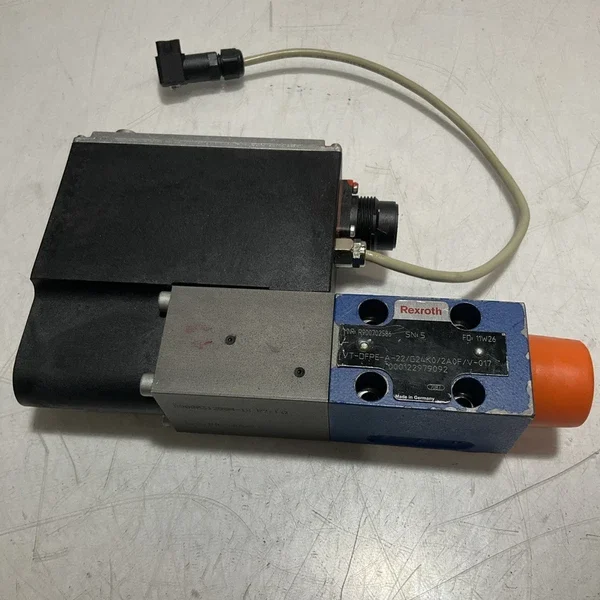 REXROTH R900702586 VT-DFPE-A-22/G24K0/2A0F/V-017000122979 PROPORTIONAL VALVE Z2M