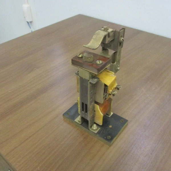 Electric Machinery MFG Co. Polarized Field Freq. Relay 352C596 G01 Used