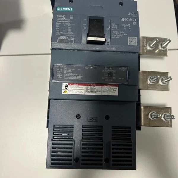 Siemens 3VA5330-5EC31-0AA0 Circuit Breaker