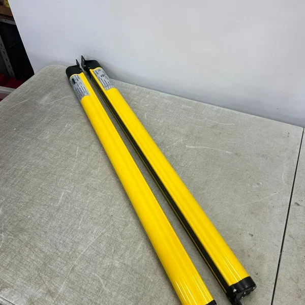 Allen-Bradley 440L-P4J0800YD GuardMaster Light Curtain 800mm 31" 14 mm Res. PAIR