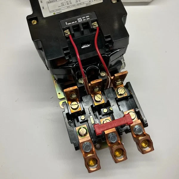 NEW Square D 8536SF01S NEMA 4 Motor Starter AC 100HP 600V Phase Coil Contactor