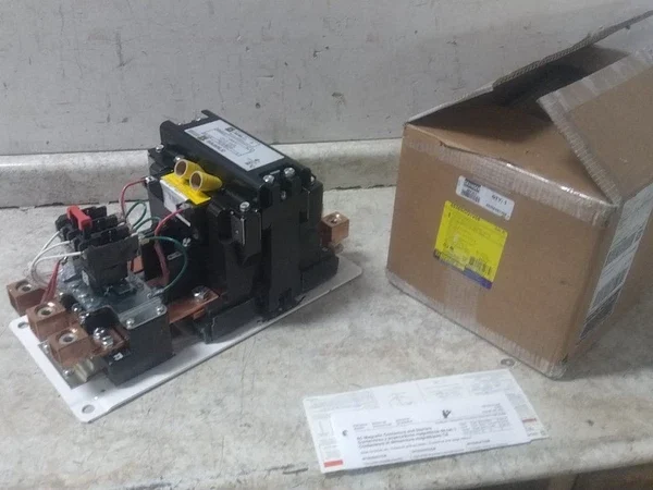 Square D 8536SGO1V06 480VAC Coil Voltage 270 Amps 3 Poles Electric Motor Starter