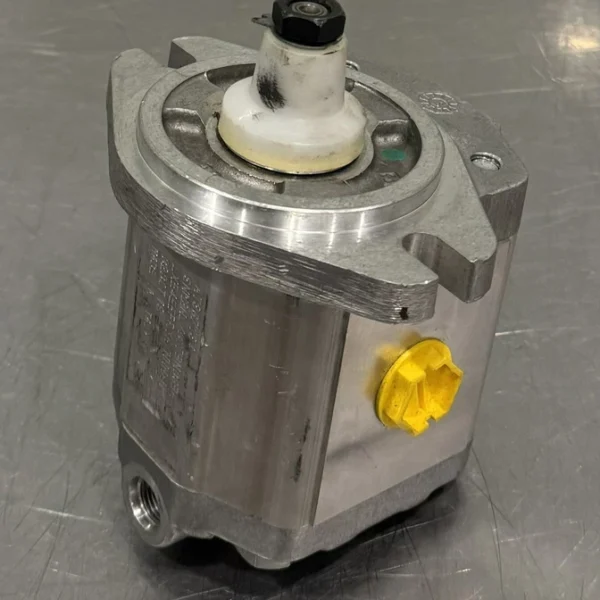 AT367134 Reversible Fan Drive Hydraulic Motor NEW! FREE SHIPPING!