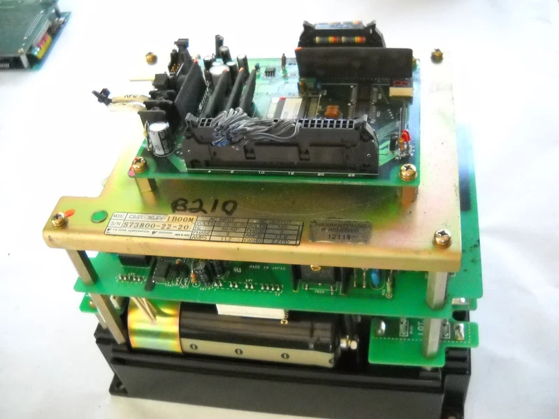B210 YASKAWA CIMR-30JP3-1BOOM CIMR-37ax3 W30451-1 W30501 INVERTER DRIVE 2 CIMR 30JP3 1BOOM 0