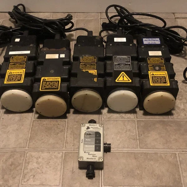 Lot of 5- Dickey-John Radar DJRVS II John Deere Sensors 4pin with Radar Splitter