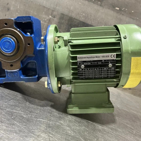 Drehstrom-Asynchron Motor/VDE 0530 Type FC71/4 With Gear Box Nos Surplus