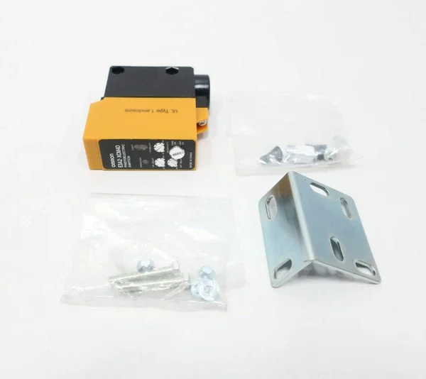 Omron E3A2-XCM4D Photoelectric Switch 24-240v-ac