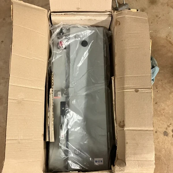 Eaton ECN1821CHE NEMA 1 Motor Starter Size 2 25HP 600V HOA Transformer