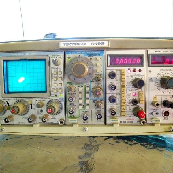 Tektronix TM515 Power Module Oscilloscope DM 501 FG501A 2 MHz Function Generator