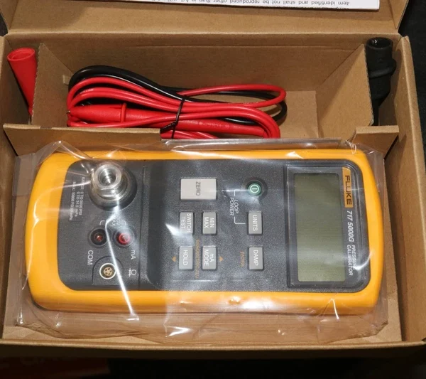 New FLUKE 717-5000G Pressure Gauge Calibrator 0-5000 PSIG PSI 0.1 PSI resolution