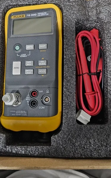 Fluke 718-300G 718 300G 300PS Pressure Calibrator