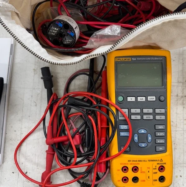 Fluke 726 Precision Multifunction Process Calibrator with Accessories
