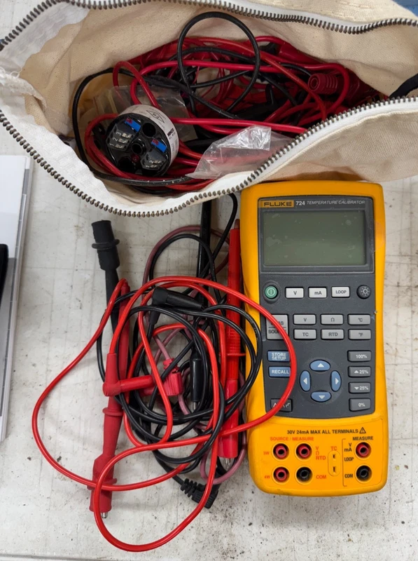 Fluke 726 Precision Multifunction Process Calibrator with Accessories 2 Fluke726 0