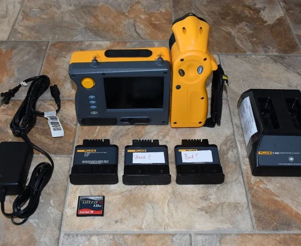 Fluke Ti40FT Infrared Camera 20mm Lens -20C to 350C w/ Accessories + Hard Case