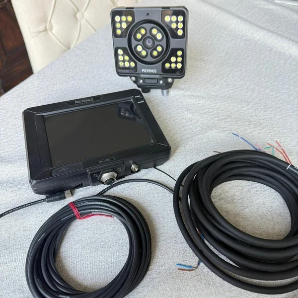 Keyence IV3-L6C Camera + IV3-CP50 Touchscreen Display, OP-87444 Wire, OP-88655