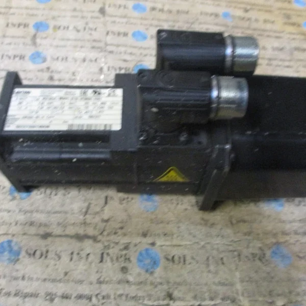 Lenze MCS 06C41-SRMB0-B11N-ST5S00N-R0SU AC Servo Motor 220V .25kW .34HP *Tested*