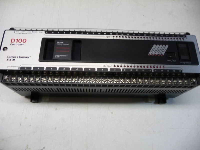 Cutler-Hammer (Eaton) D100CA40 (A1) Micro PLC, 40 IO, New 1 s l800 14139