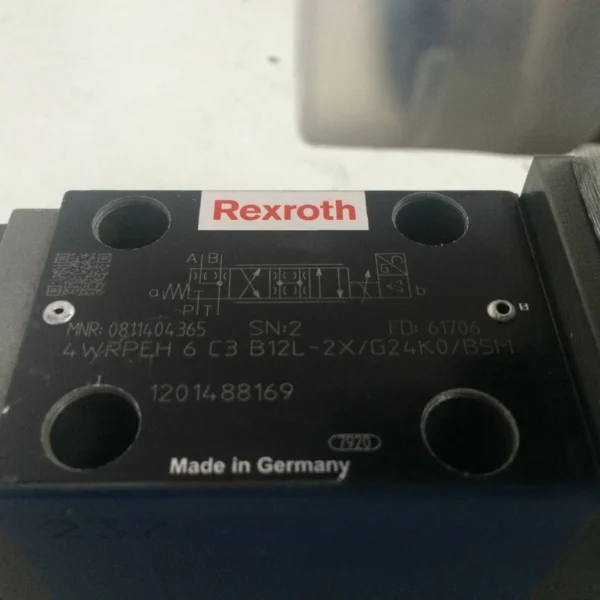 0811404365 4WRPEH 6 C3 B12L-2XG24K0B5M Rexroth Proportional Valve