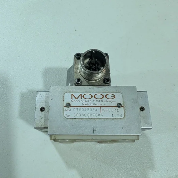 MOOG 760-508A SERVO VALVE 760508A Used, Working
