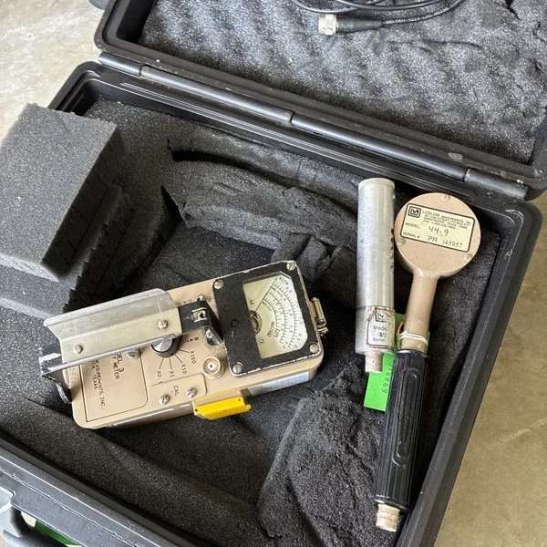 LUDLUM MEASUREMENT MODEL 2200 SCALER AND MODEL 3