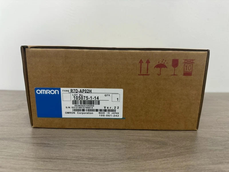 New In Box OMRON R7D-AP02H Servo Driver 1 s l800 1240